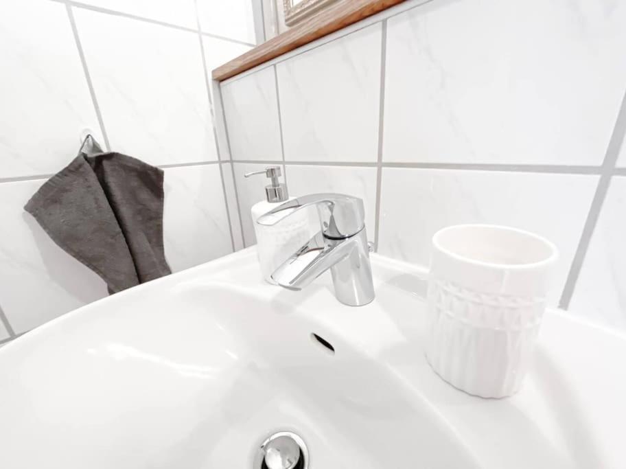 Schoene Ferienwohnung Mit Blick Ueber Stadtwald ライプツィヒ エクステリア 写真